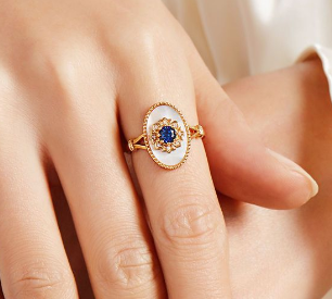 Lucky Palm Ring Image 3