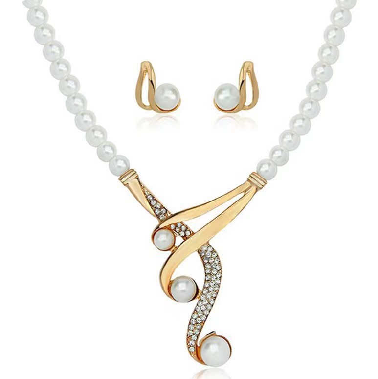 Stylish Pearl Necklace