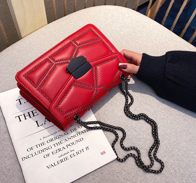 Chic design of the small square bag