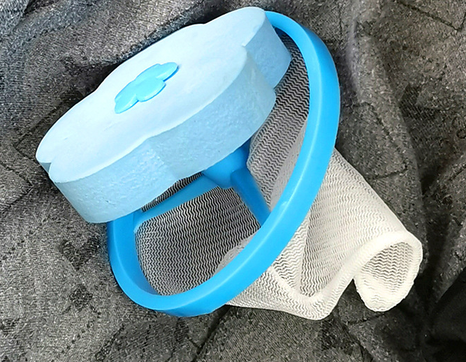 Reusable cleaning ball