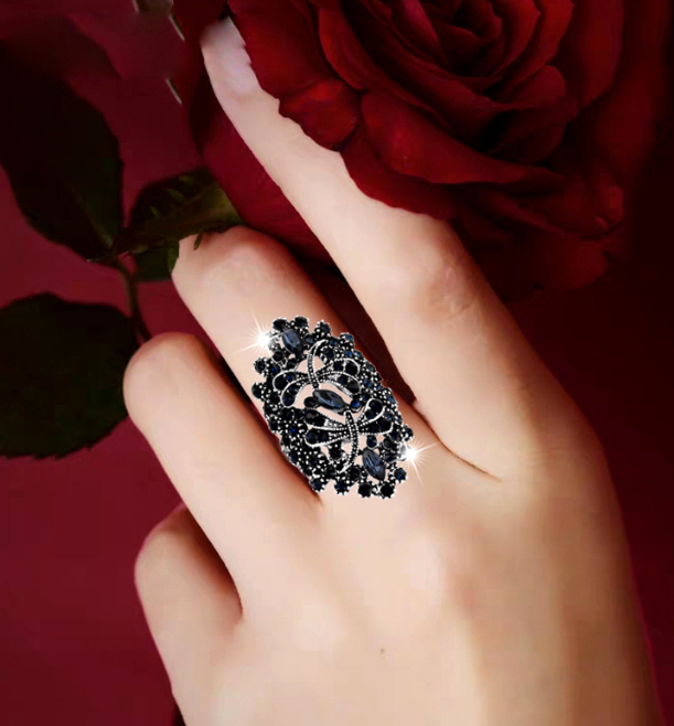 Retro Luxury Zircon Hollow Female Ring Image 4