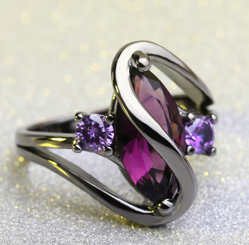 Blue Sapphire Marquise Ring Image 2