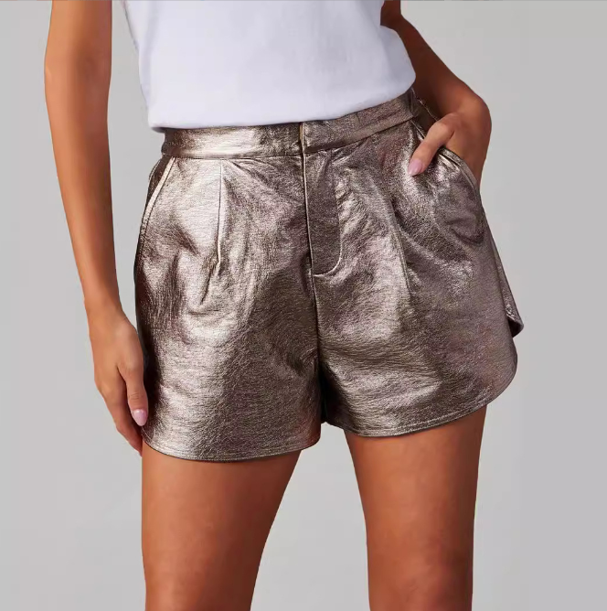 WOLFF Geschmeidige Gummizughose | Damen Kunstleder-Shorts mit Taschen image