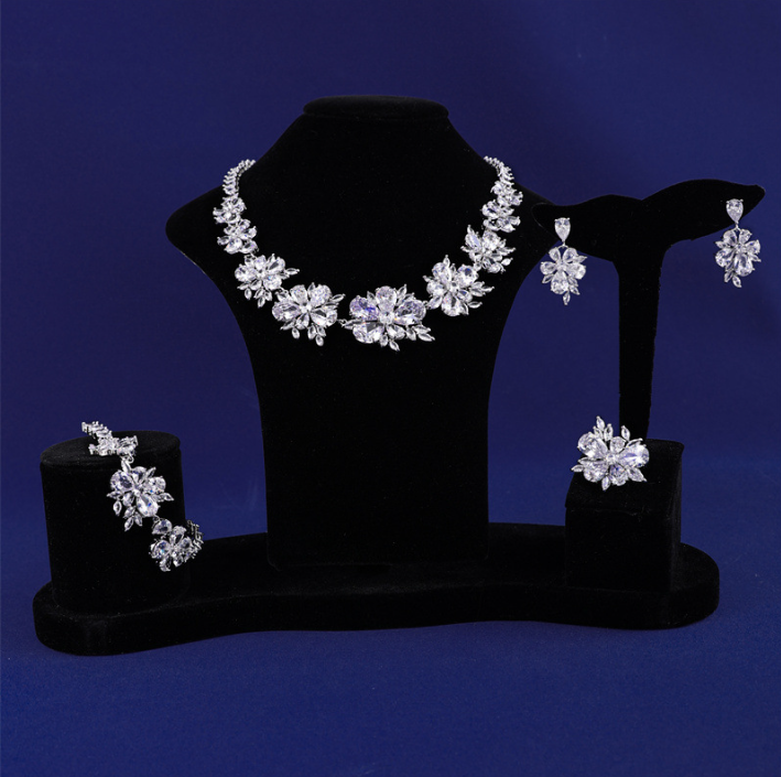 Floral Jewelry Set Image 2