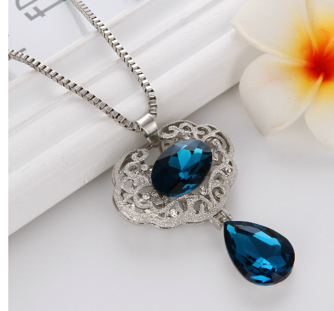 Necklace Image 7