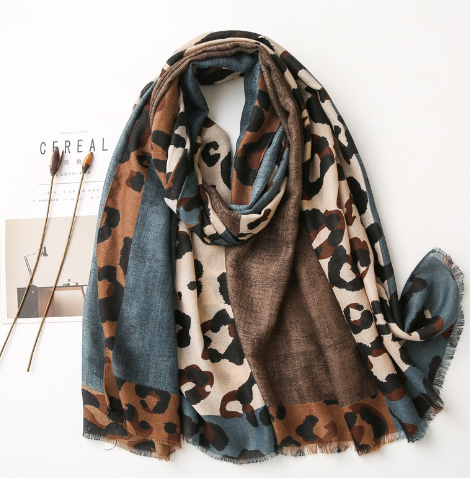 FrostBloom Scarf Image 2