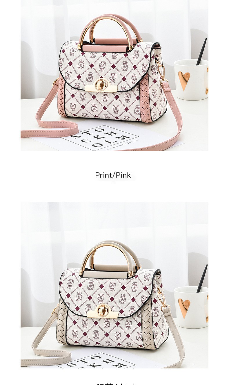 Bolso de mano estampado en negro.