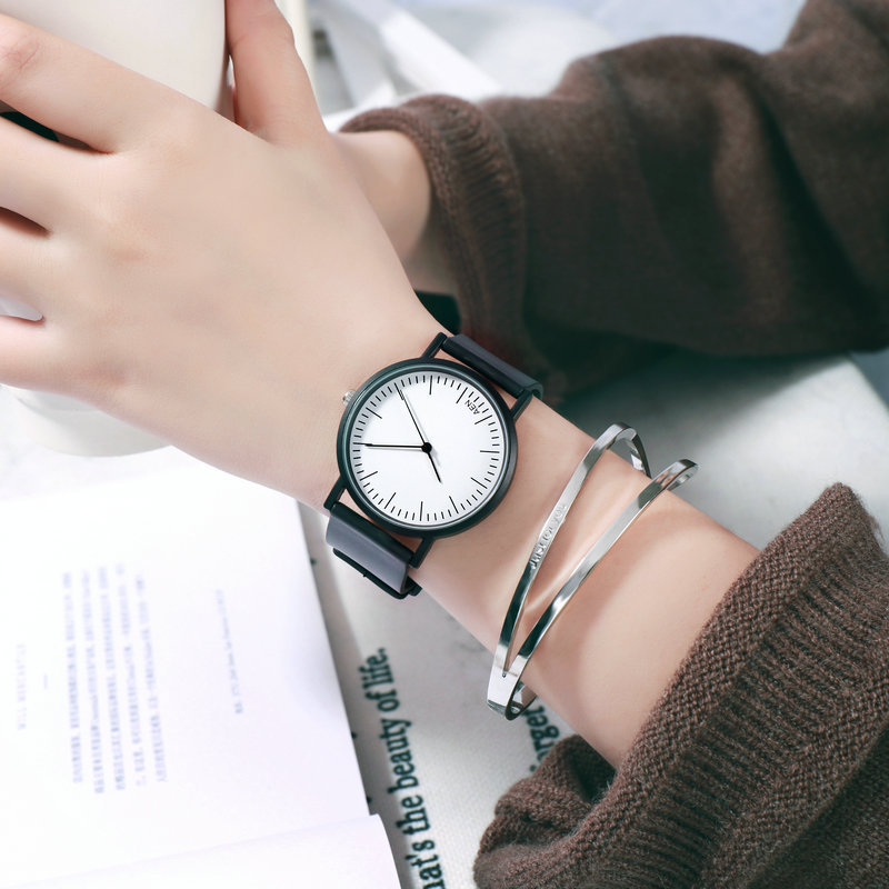 Fashionable Quartz Watch