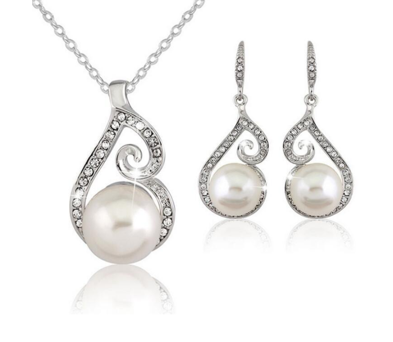 Pearl Pendant Necklace
