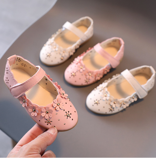 Children's Shoes Image 1