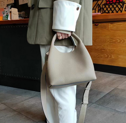 Women's Fashion Handbag Image 4