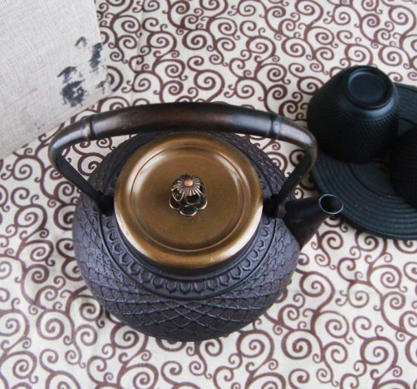 Cast Iron Kettle Image 5