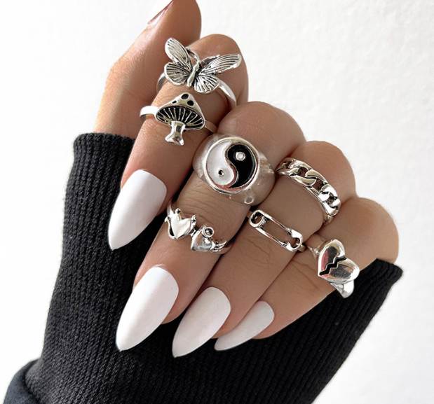 Women's Fashion Vintage Oil Drip Geometric Ring Image 3