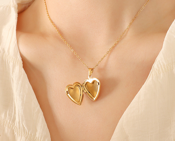 Islamic Heart Necklace Image 4