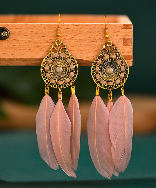 Elegant design of feather earrings