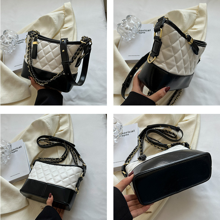 Chic Chain Bag Image 2