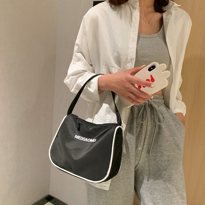 Trendy Shoulder Bag - Image 4