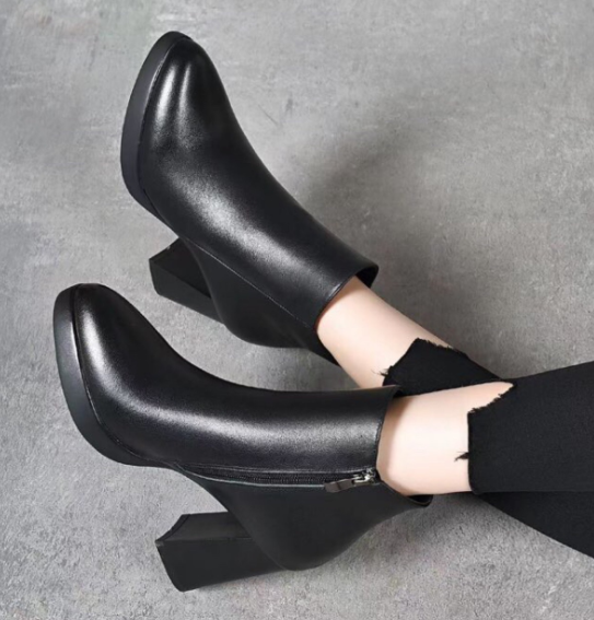 Women's Short Boots Image 2