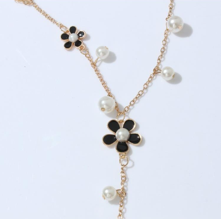 Flower Five Petal Pearl Sweater Chain Image 2