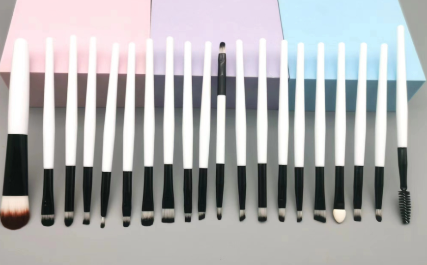 Eye Shadow Brush Set Image 2