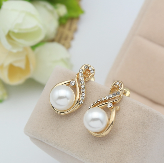Pearl Necklace Set Image 4
