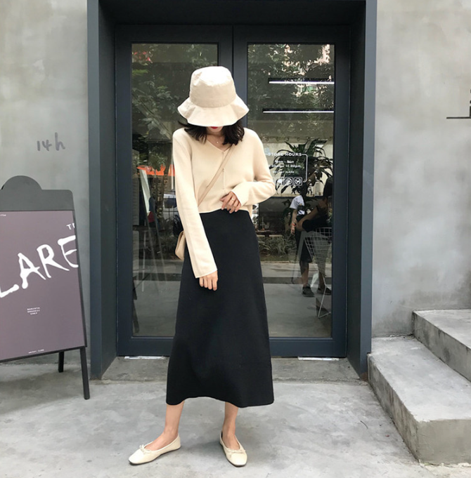 Mid-length Skirt Image 5