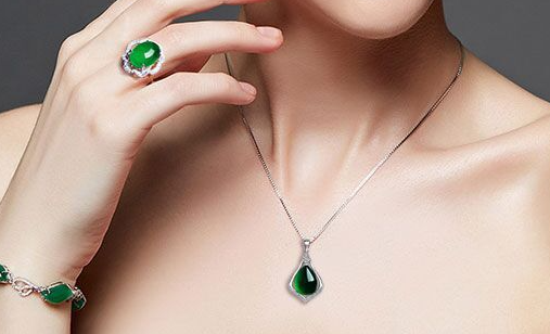 925 Sterling Silver Necklace with Jadeite Pendant - Green