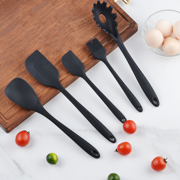 Kitchen Utensil Set Image 1