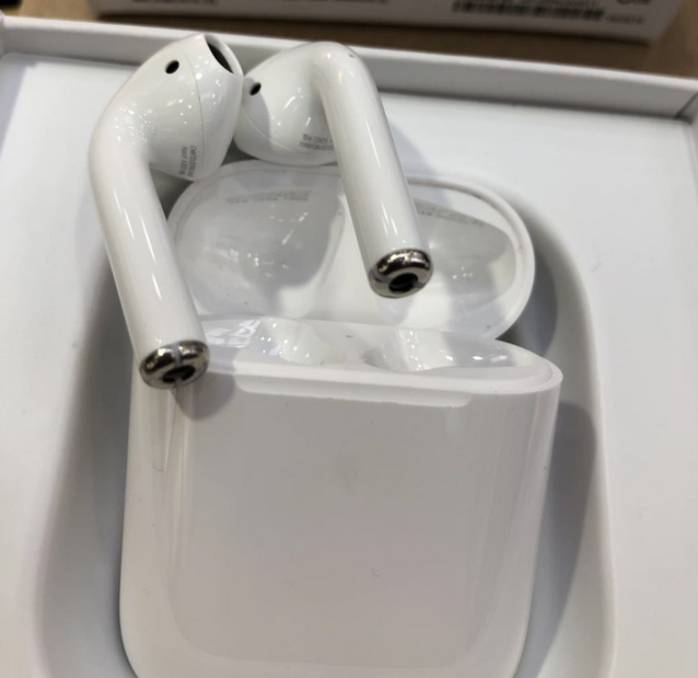Wireless Earphones Image 1