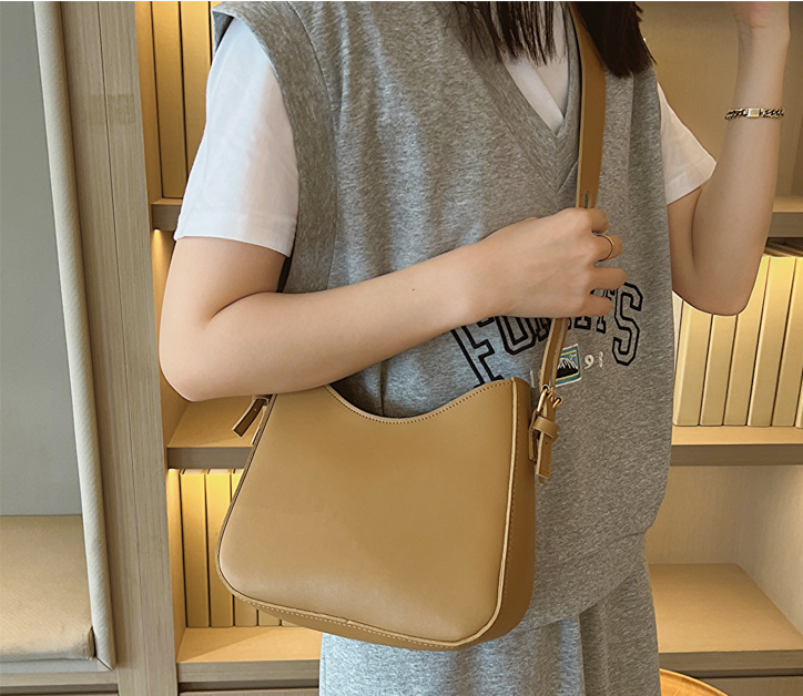 Minimalist Solid Color Shoulder Bag Image 5