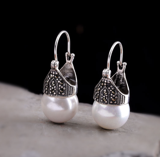 Handcrafted Pearl Ear Clips