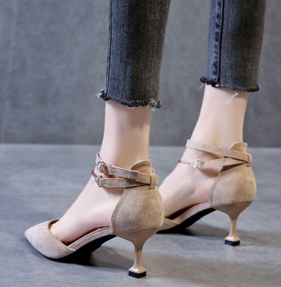 Pointed toe high-heeled shoes 2