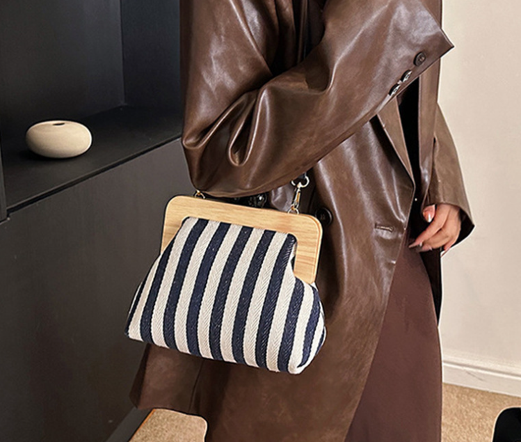 Wooden Buckle Shoulder Messenger Bag Image 2