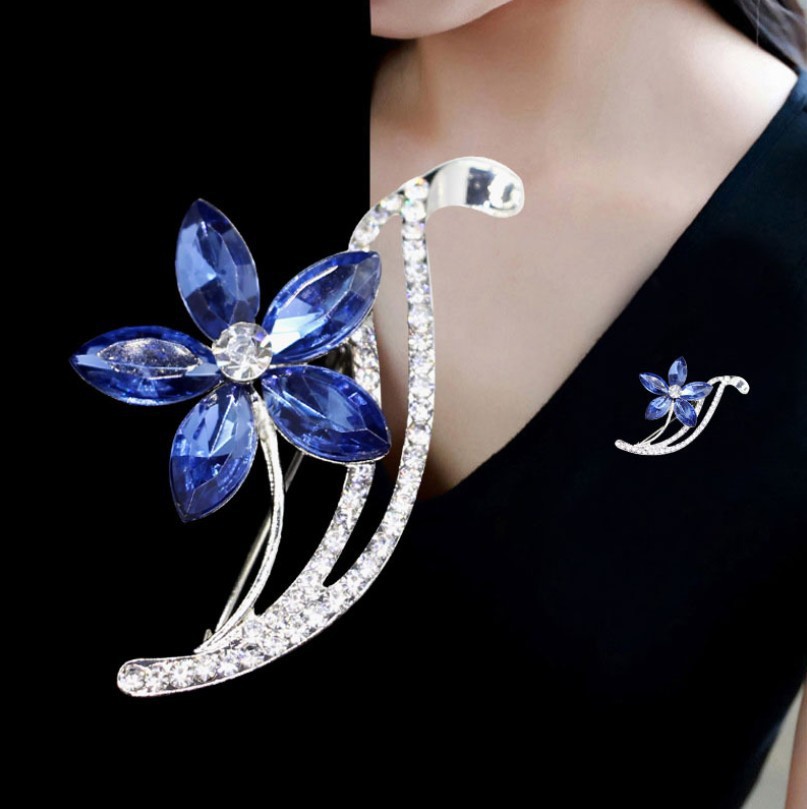 Five Leaf Flower Crystal Brooch 1