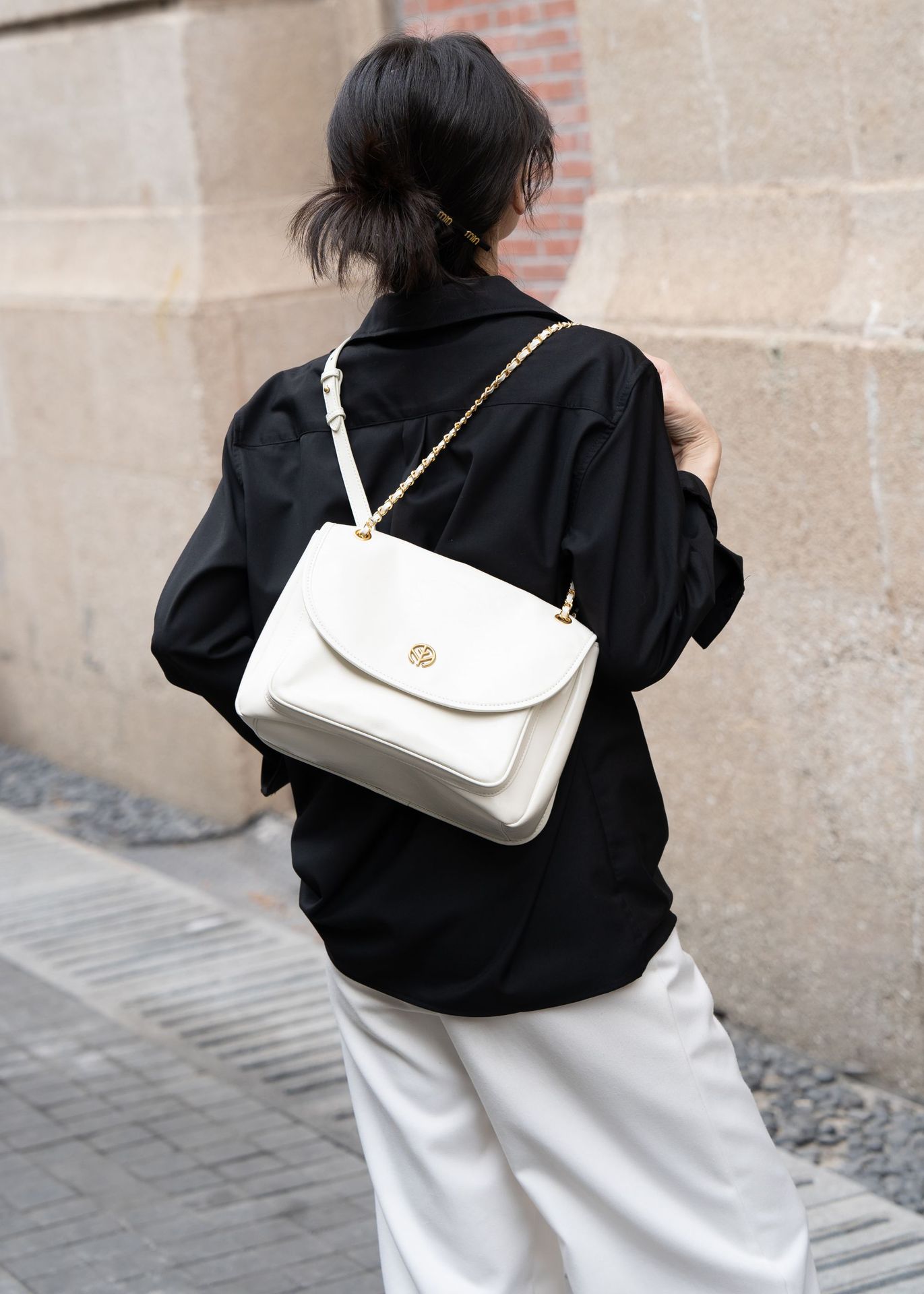 Chic Crossbody Bag Image 3