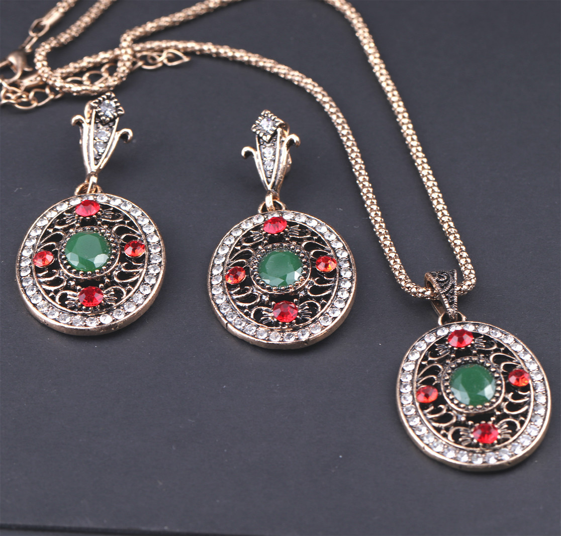 Bridal Jewelry Set Image 2