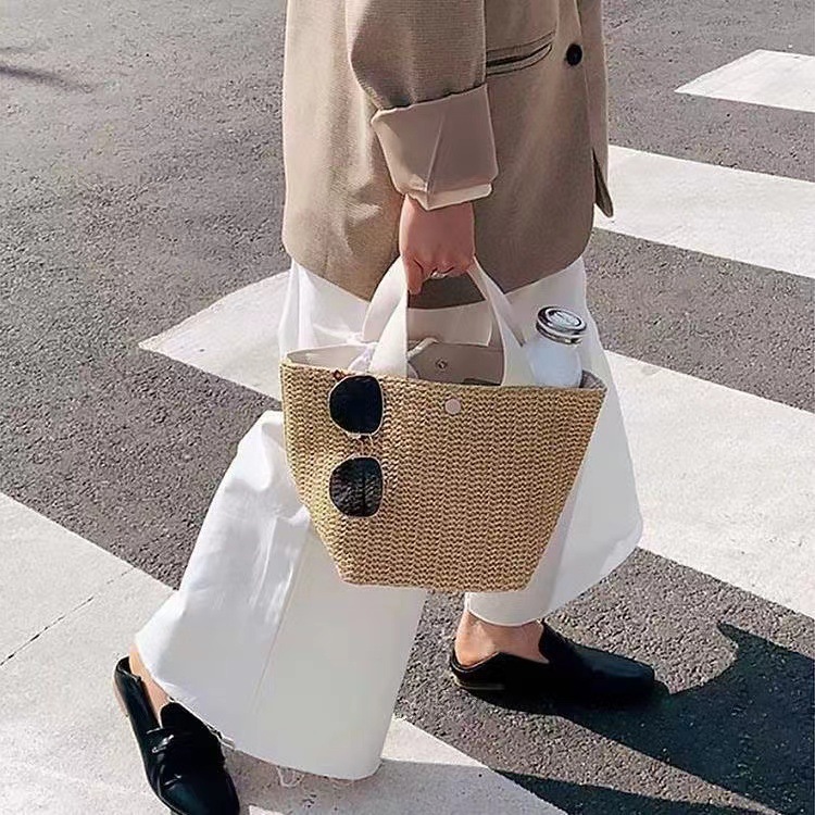 Straw Tote Bag Details