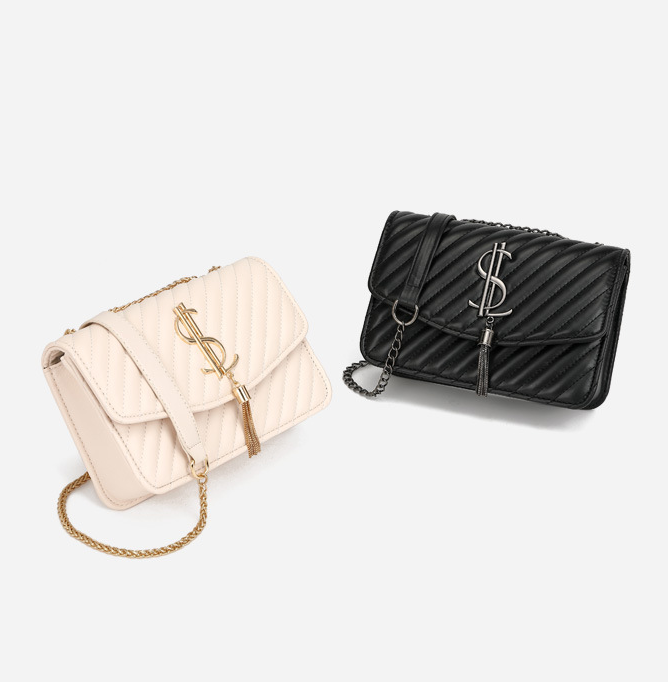 Chic Chain Shoulder Bag in Use