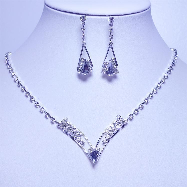 Rhinestone Necklace and Earring Set 5