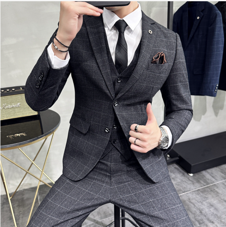 Men's Suit Image 6
