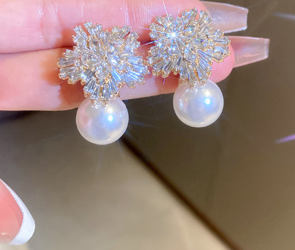 Snowflake Pearl Earrings