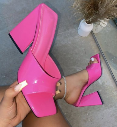 Elegant Fish Mouth Toe Design