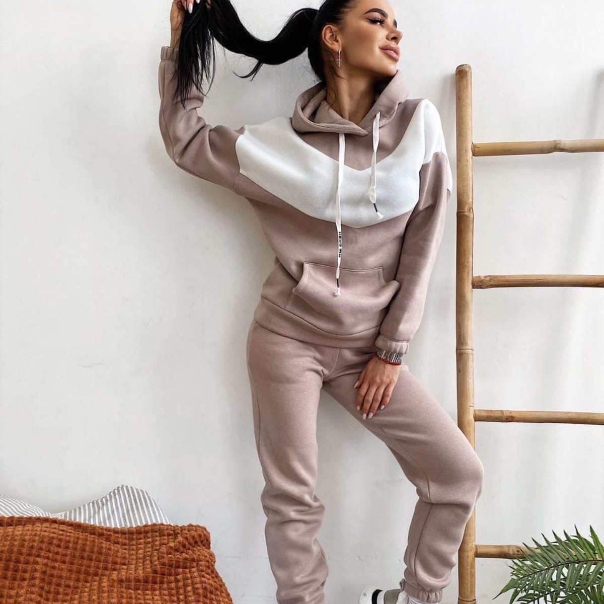Three-piece sports set image 3