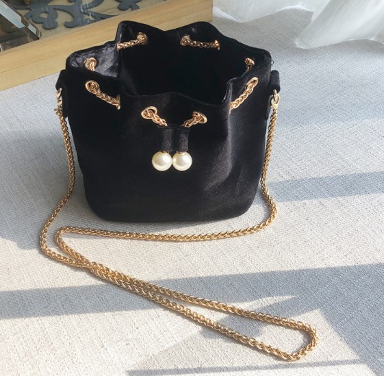 Red Retro Chain Bucket Bag