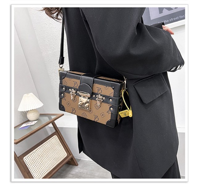 Fashionable Vintage Crossbody Box Bag 6