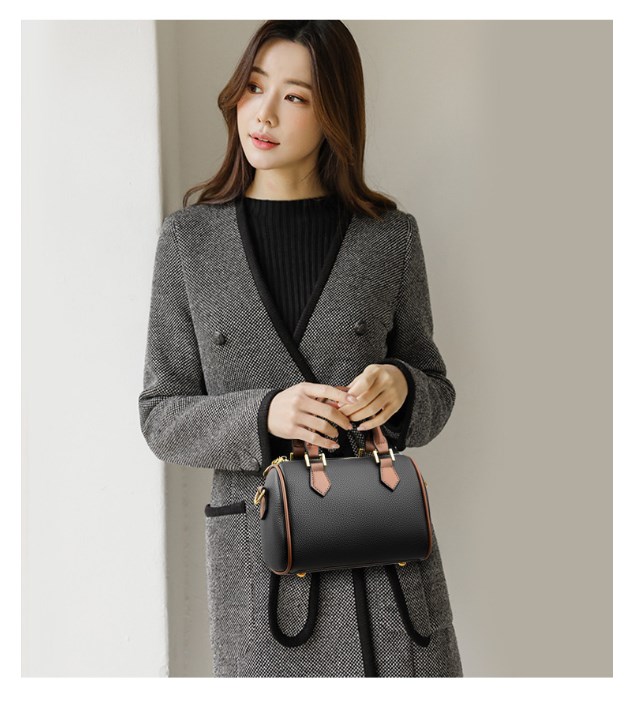 Classic Mini Women's Pillow Bag details