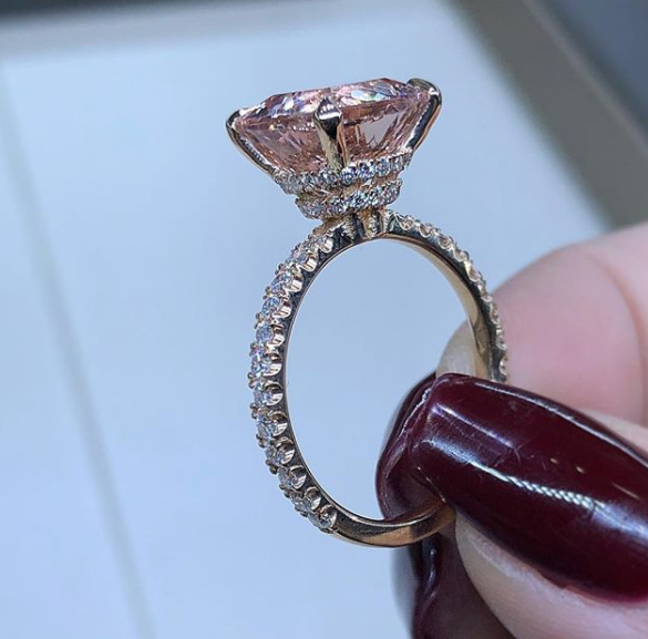 Stunning Zircon Ring - Image 1