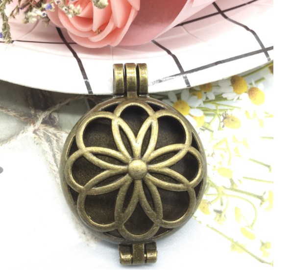 Essential Oil Diffuser Necklace Image 4