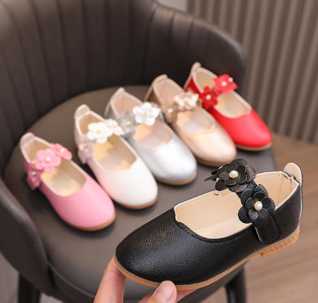 Children's Shoes Image 1