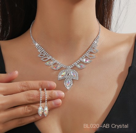 Bridal Jewelry Set Image 5